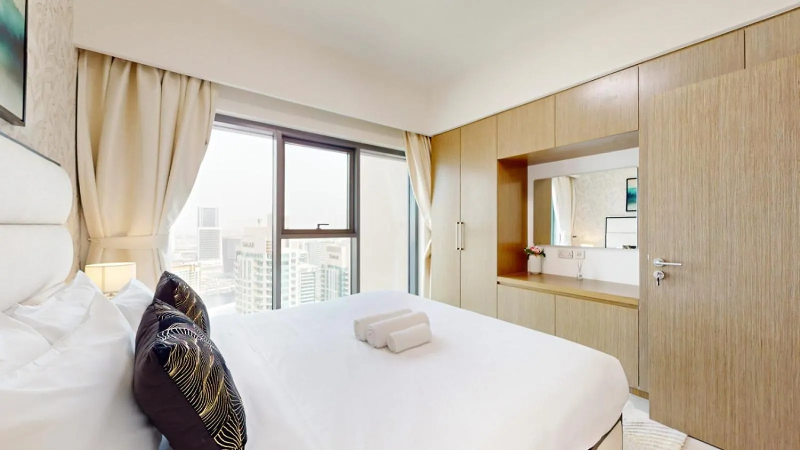 Burj Royale - Classic One Bedroom In Downtown Dubai Apartment